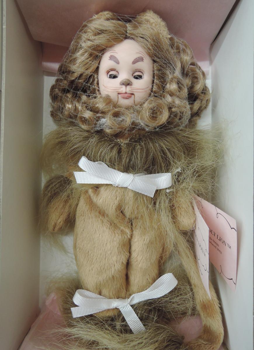 Cowardly Lion Madame Alexander  Figurine New