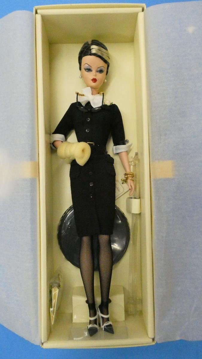 The Shopgirl Silkstone Barbie (Barbie Fashion Model Collection 
